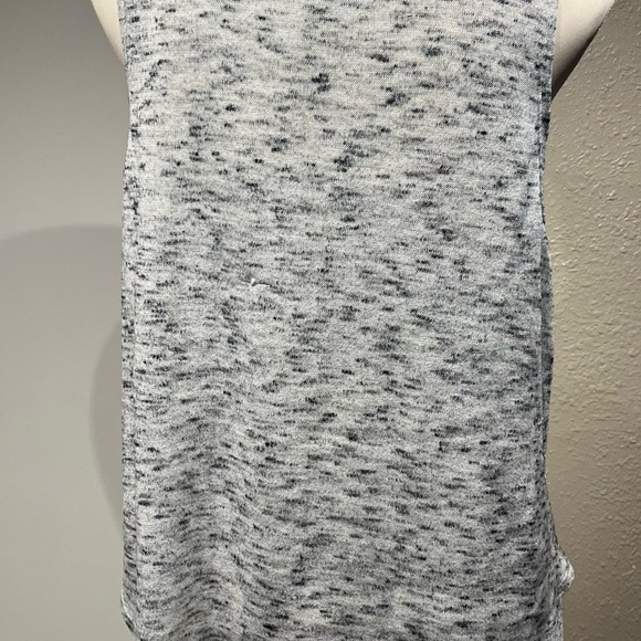 Wound Up Gray Sleeveless Muscle Tee Relaxed Fit - Picture 8 of 16